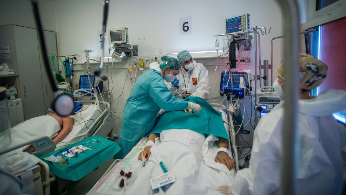 Patients on ventilator in the Budapest hospital 'Honvédkórház
