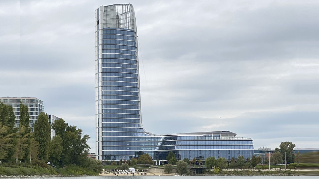 Mol Group headquarters in Budapest l Photo by Levairichard/wikimedia
