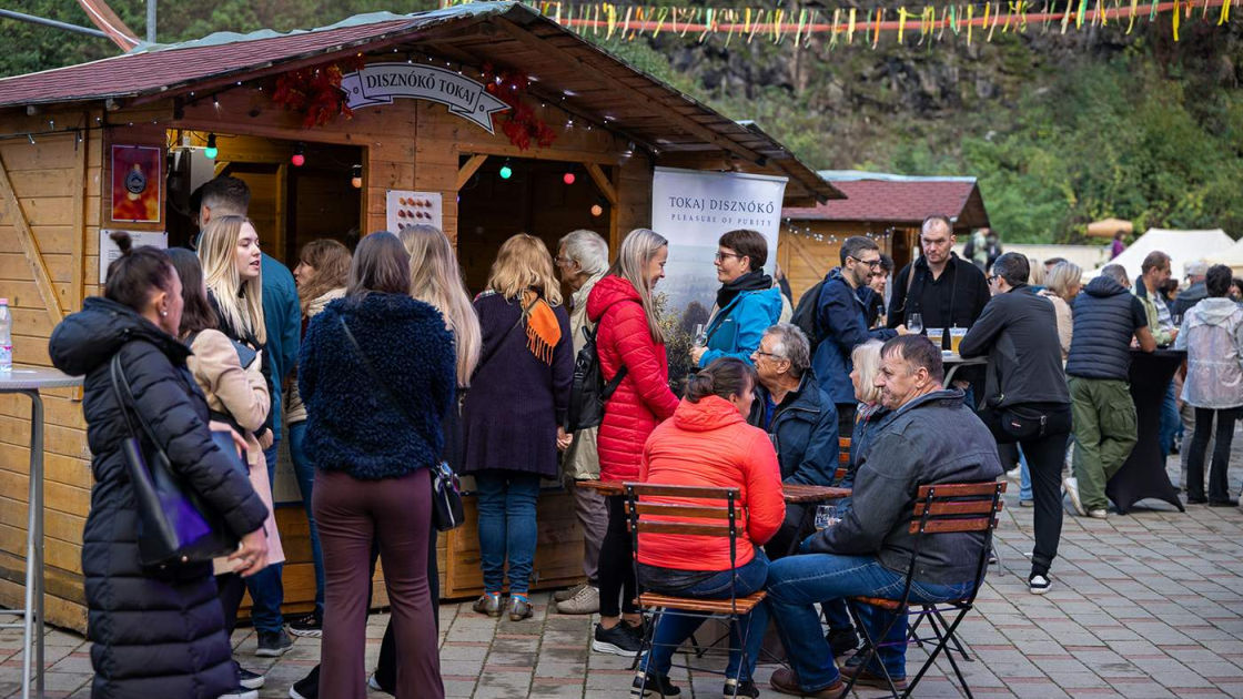 Photo by tokajszuretinapok.hu