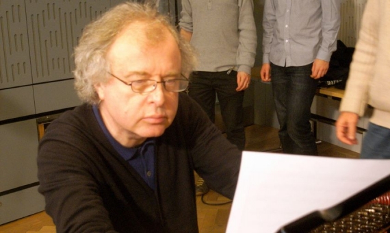 András Schiff in a BBC studio in January 2012 | SteveBowbrick / wikipedia