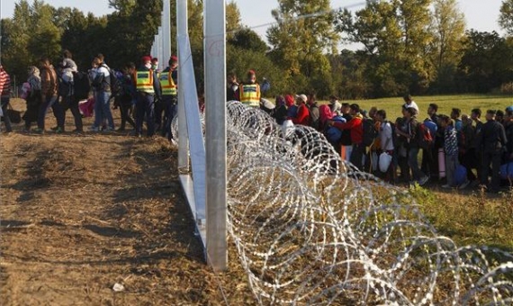 Illegal migrants let through police the Hungarian-Croatian 'green border' - as of October 17