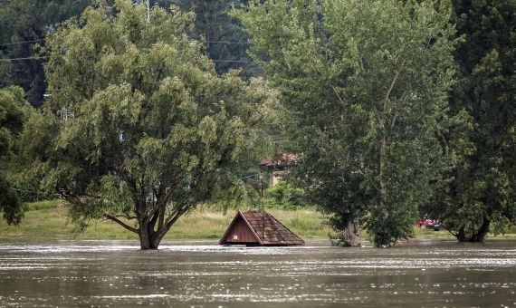 Flood on the Danube at Kisoroszi