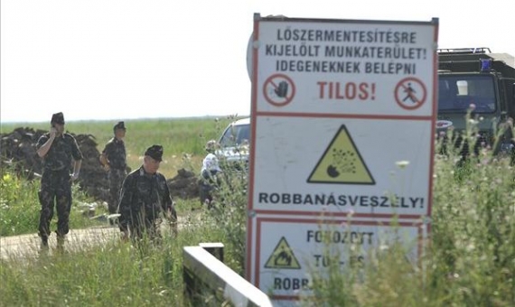The scene of the bomb explosion in the Hortobágy area | Zsolt Czeglédi / MTI