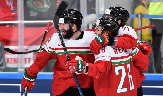 Hungarian players celebrating a goal against Belarus | source: www.iihfworlds2016.com