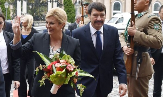 Kolinda Grabar-Kitarovic (on the left) with Hungarian President János Áder | Tibor Illlyés /MTI