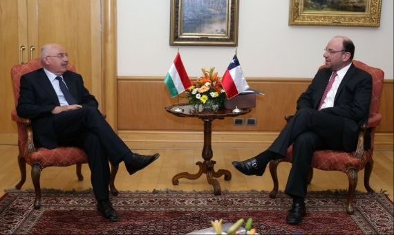 Hungarian Foreign Minister János Martonyi (on the left) recived in Santiago de Chile by his Chilean counterpart