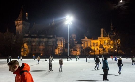 The City Park Ice Rink opens new season in Budapest | Balázs Mohai / MTI