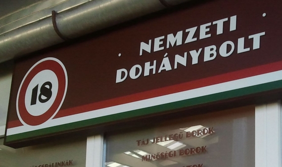 A 'National Tobacco Shop' in Hungary | thomyfolia.hu