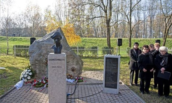 Commemoration at the 70th anniversary of the death of Miklós Radnóti in Abda