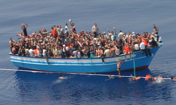 Migrants near the Greek coast | hellenicvigilance.blogspot.hu