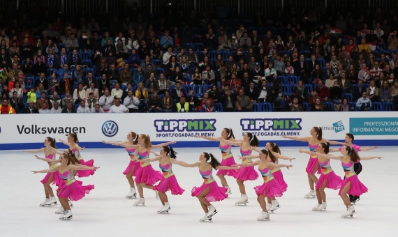 The Hungarian team on ice at the World Synchronized Skating Championship completed in Budapest | syswc2016budapest_hu