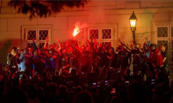 Fans celebrating football league title in Székesfehérvár | Tibor Illyés / MTI